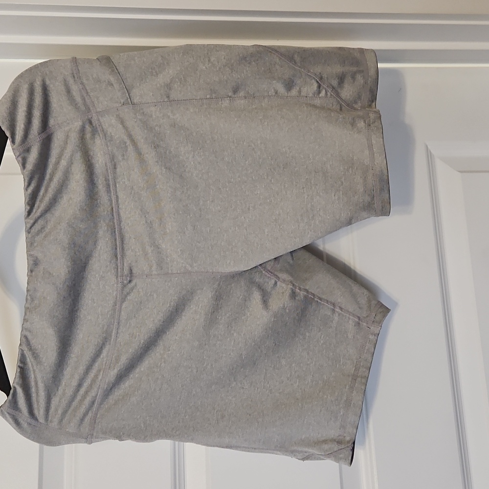 SIZE WOMENS  LARGE AVIA Gray Athletic Shorts $4.99 SHIPPING!!
